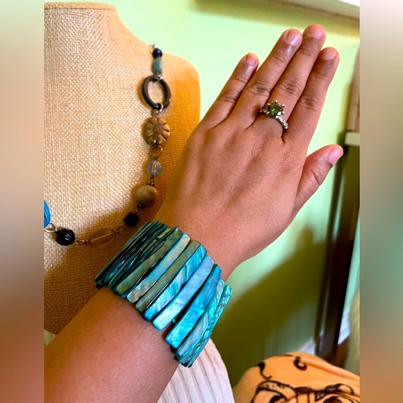 Elegant 3 Piece Turquoise and Silver Jewelry Bundle - Picture 3 of 16